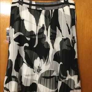 White House Black Market SKIRT